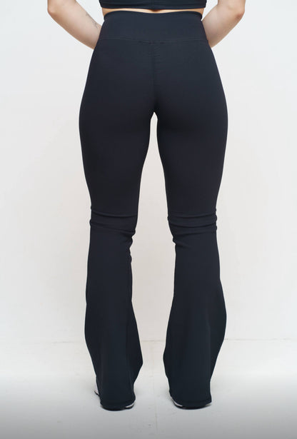 Everyday Crossover Flared Leggings - Classic Black